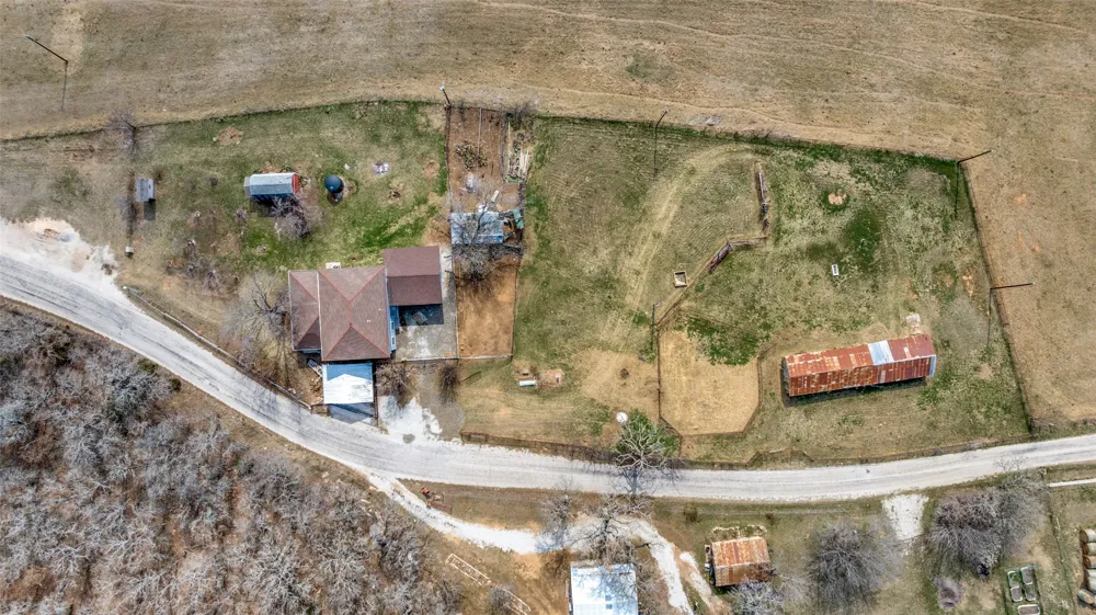 799 County Road 1596 Alvord, TX 76225