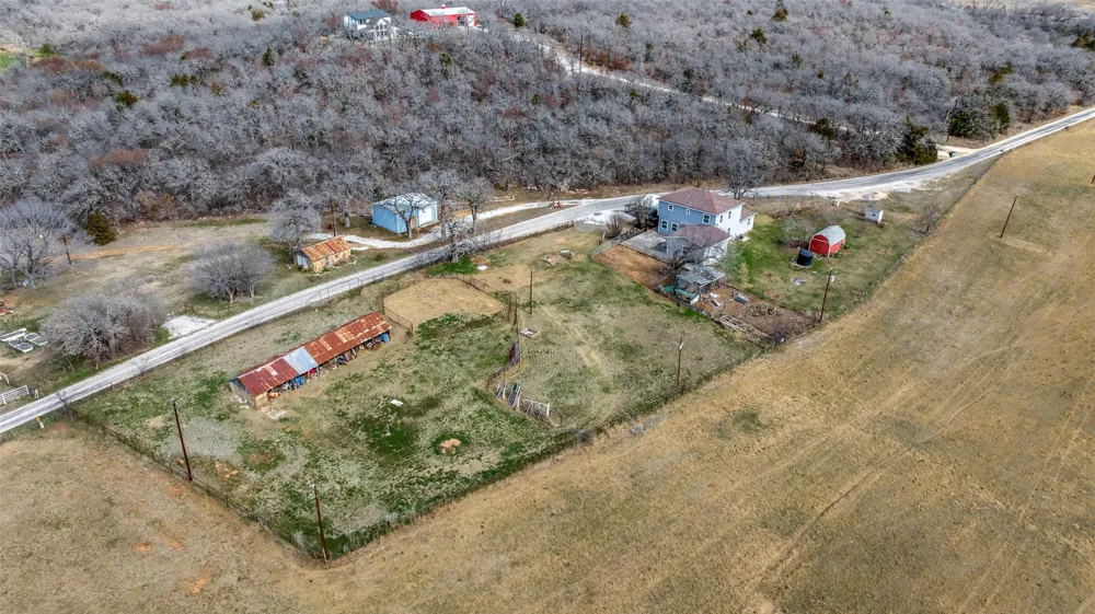 799 County Road 1596 Alvord, TX 76225
