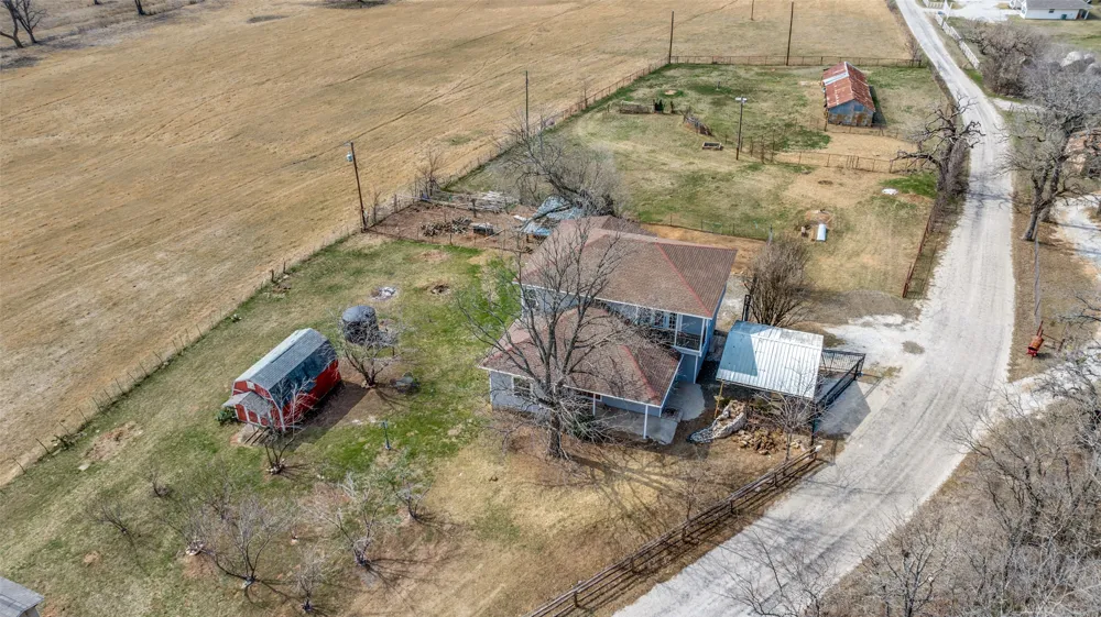 799 County Road 1596 Alvord, TX 76225