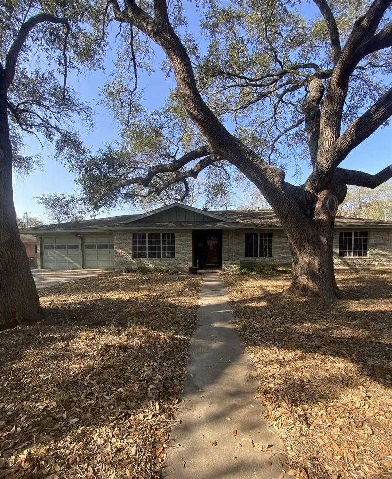 1119 Jefferson Street Alice, TX 78332