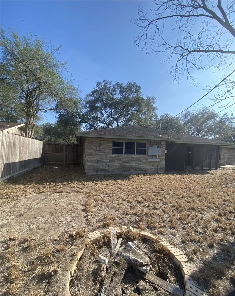 1119 Jefferson Street Alice, TX 78332