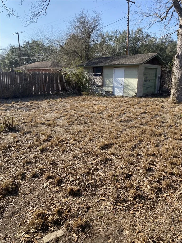 1119 Jefferson Street Alice, TX 78332
