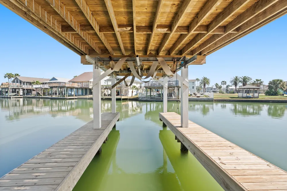 16623 Jamaica Cove Road Jamaica Beach, TX 77554