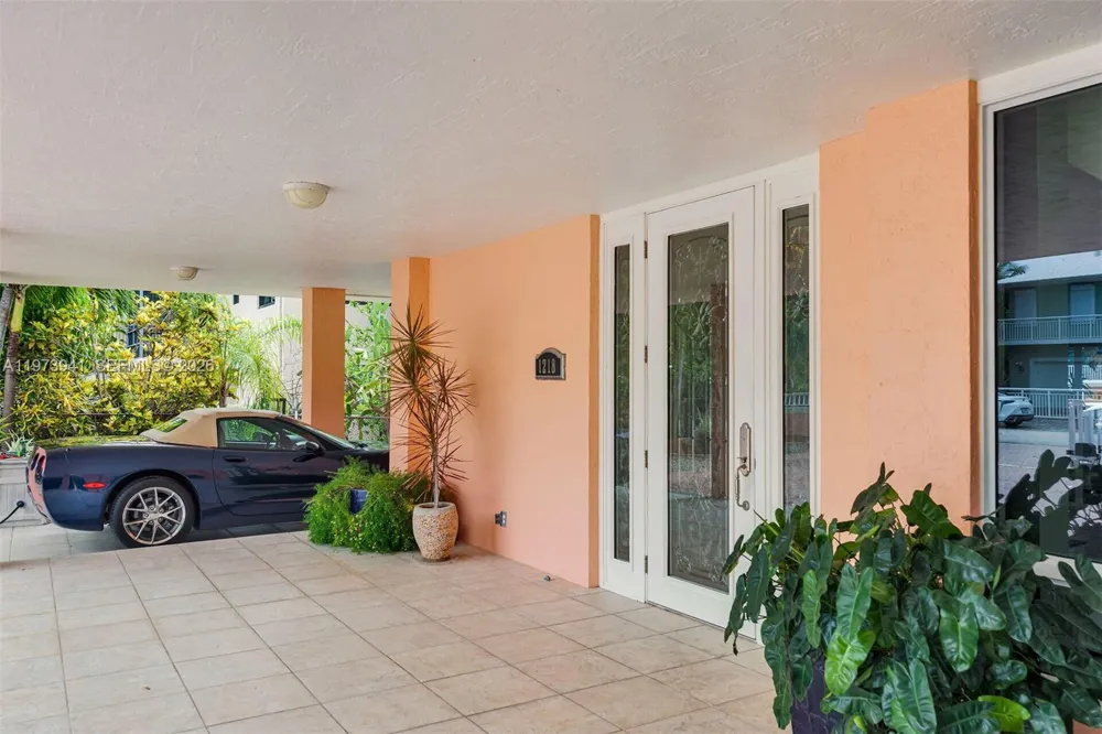 1218 Mockingbird Rd Key Largo, FL 33037