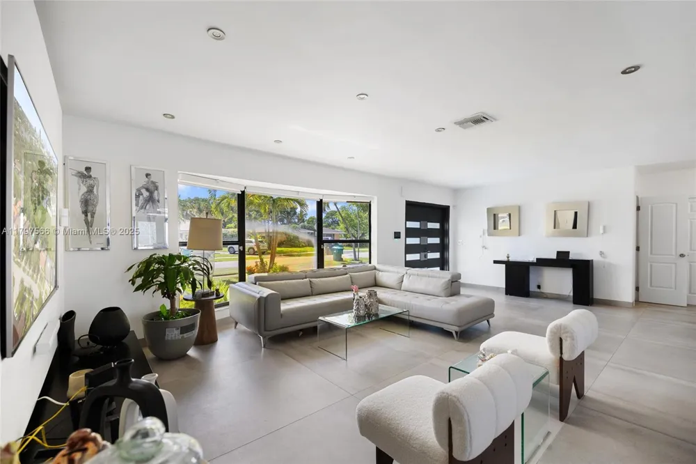20375 NE 22nd Pl Miami, FL 33180