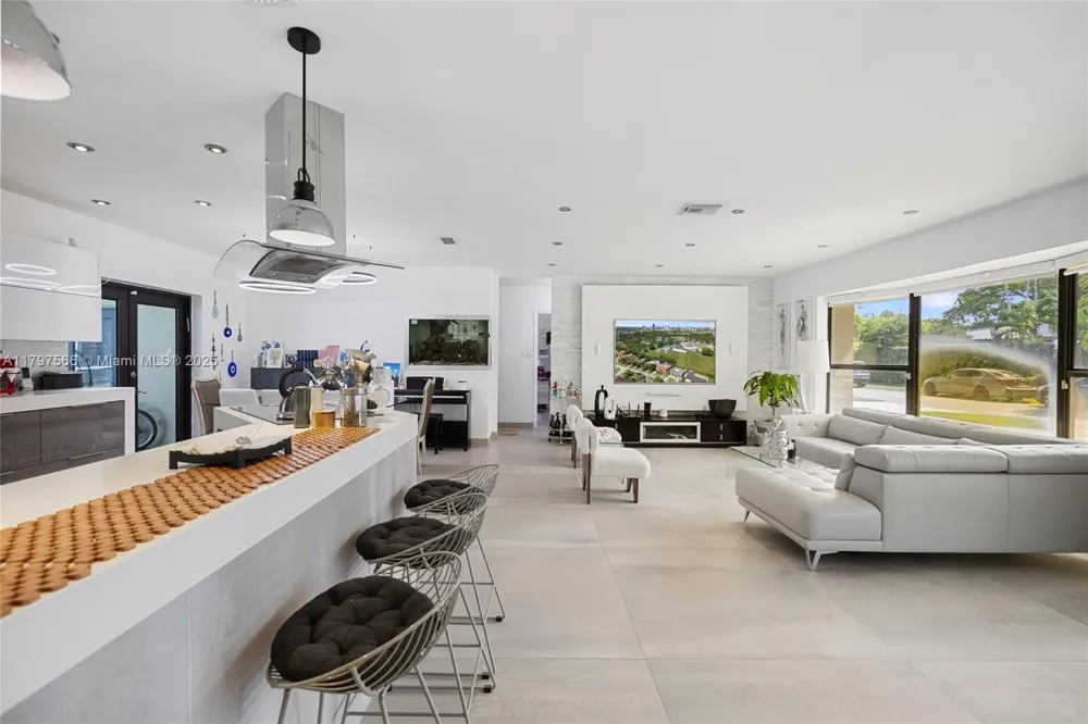 20375 NE 22nd Pl Miami, FL 33180