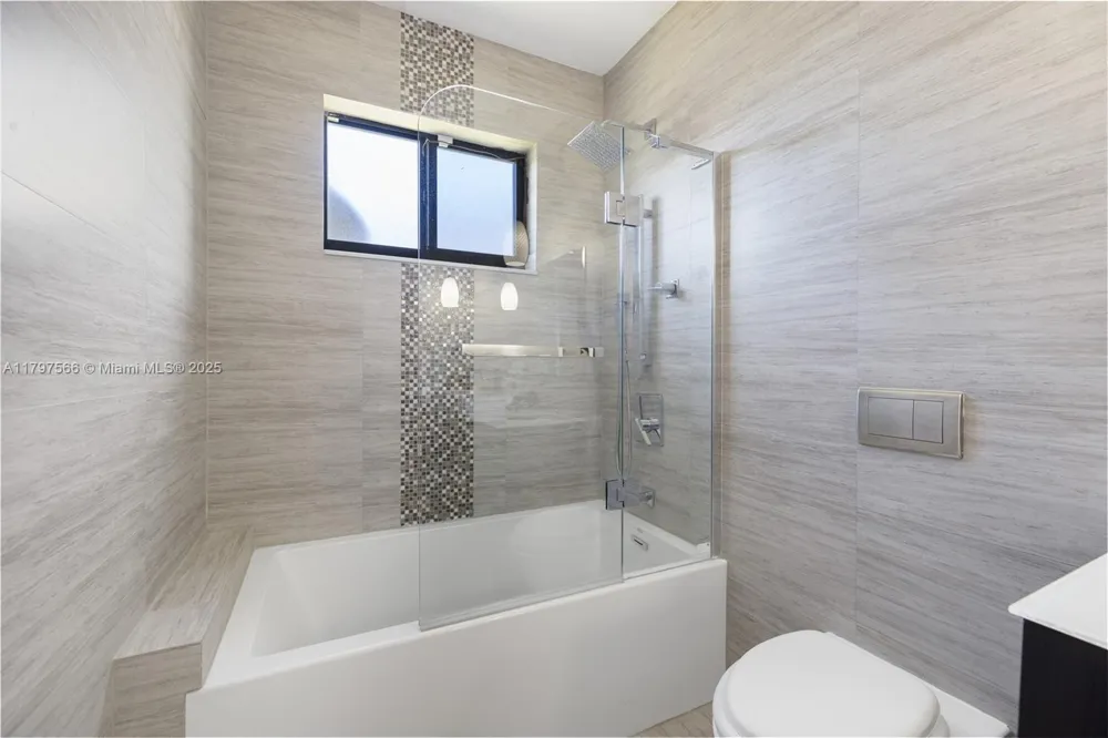 20375 NE 22nd Pl Miami, FL 33180