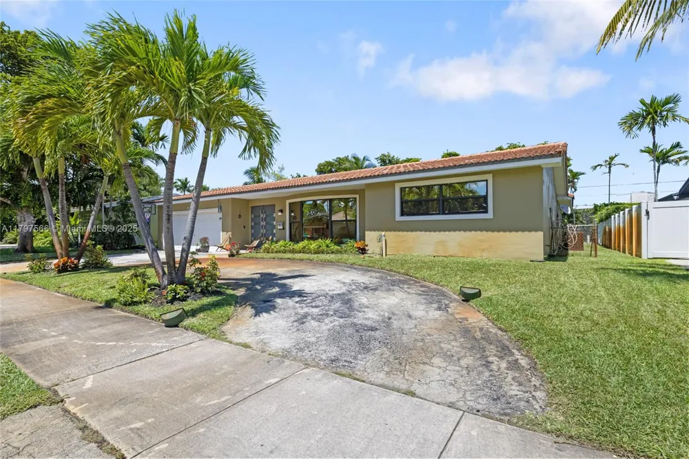 20375 NE 22nd Pl Miami, FL 33180