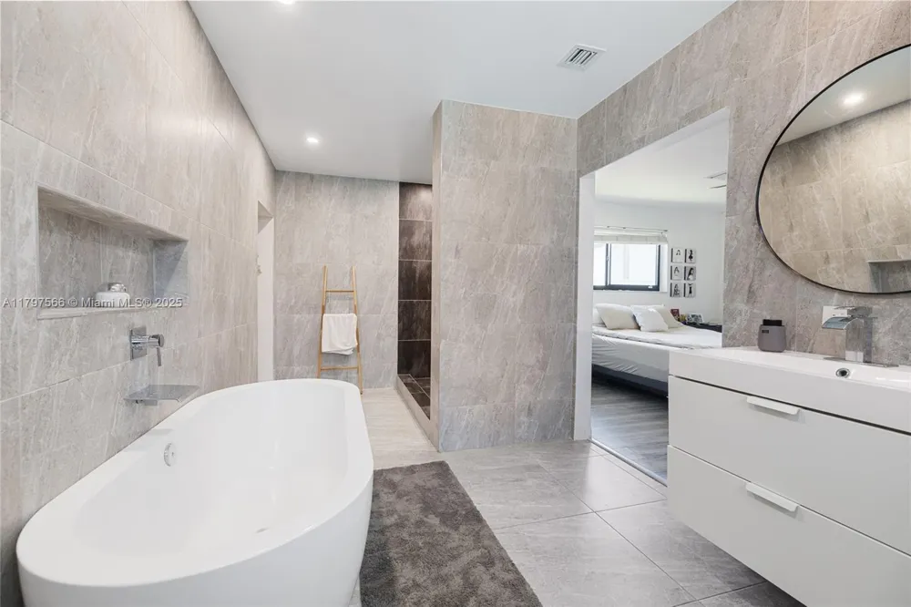 20375 NE 22nd Pl Miami, FL 33180