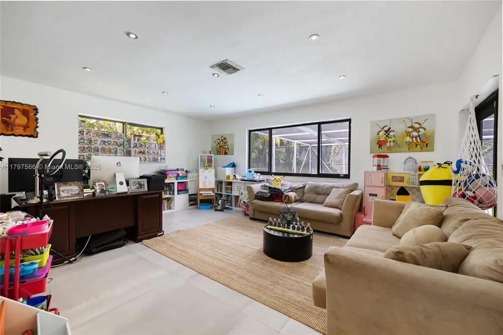 20375 NE 22nd Pl Miami, FL 33180
