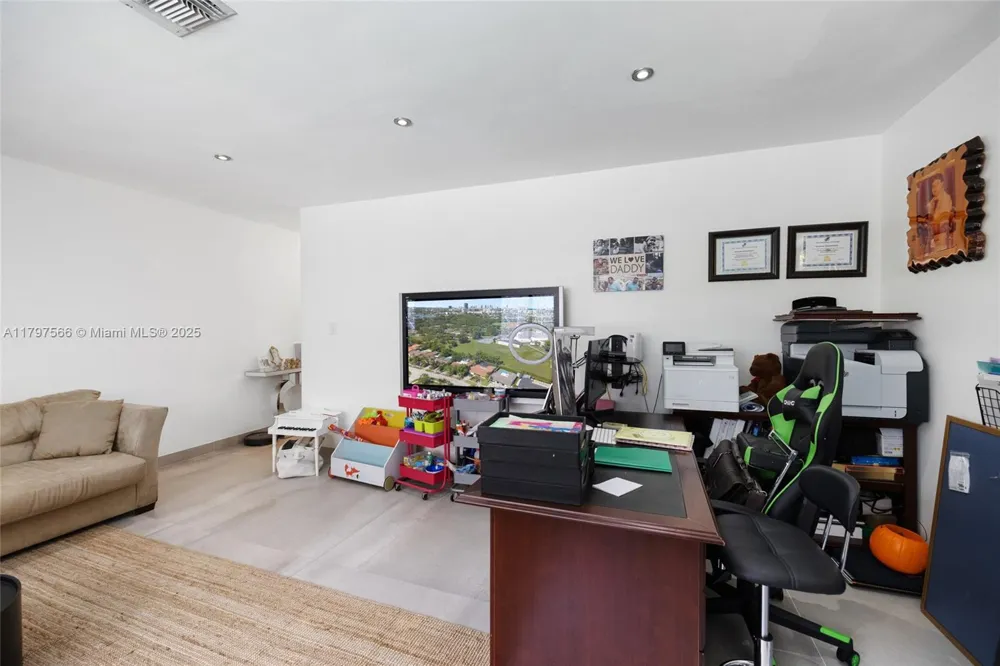 20375 NE 22nd Pl Miami, FL 33180