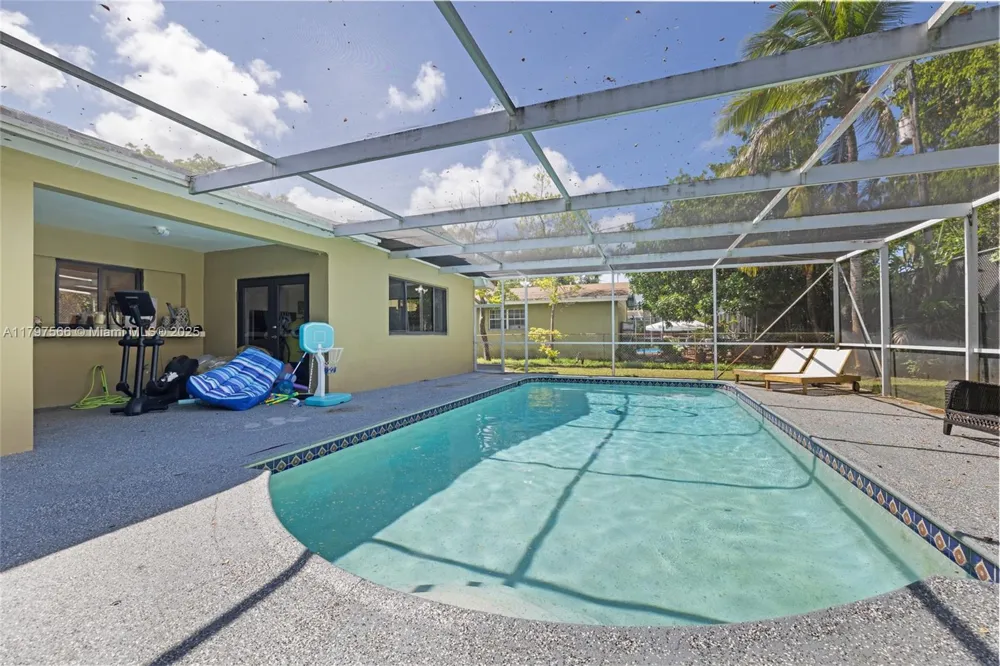 20375 NE 22nd Pl Miami, FL 33180