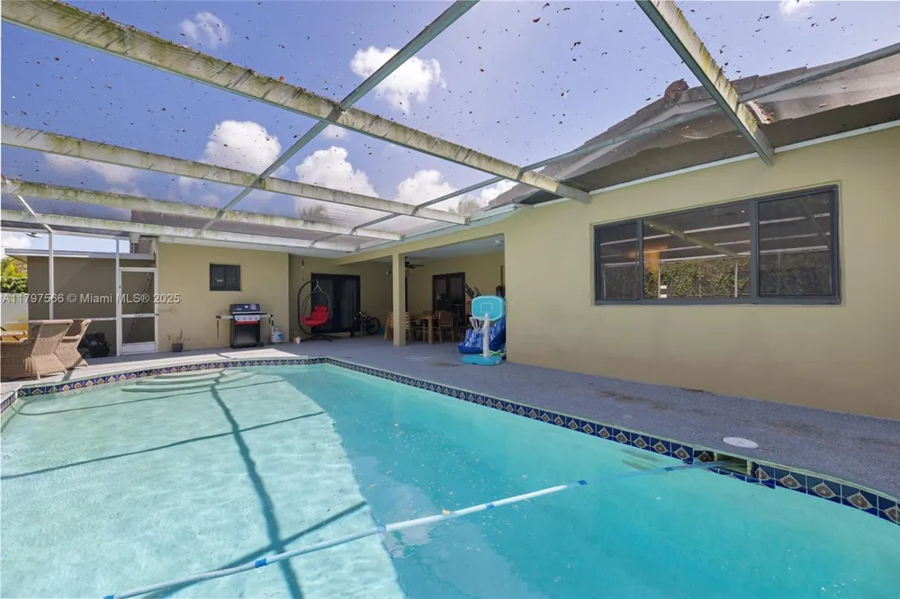 20375 NE 22nd Pl Miami, FL 33180