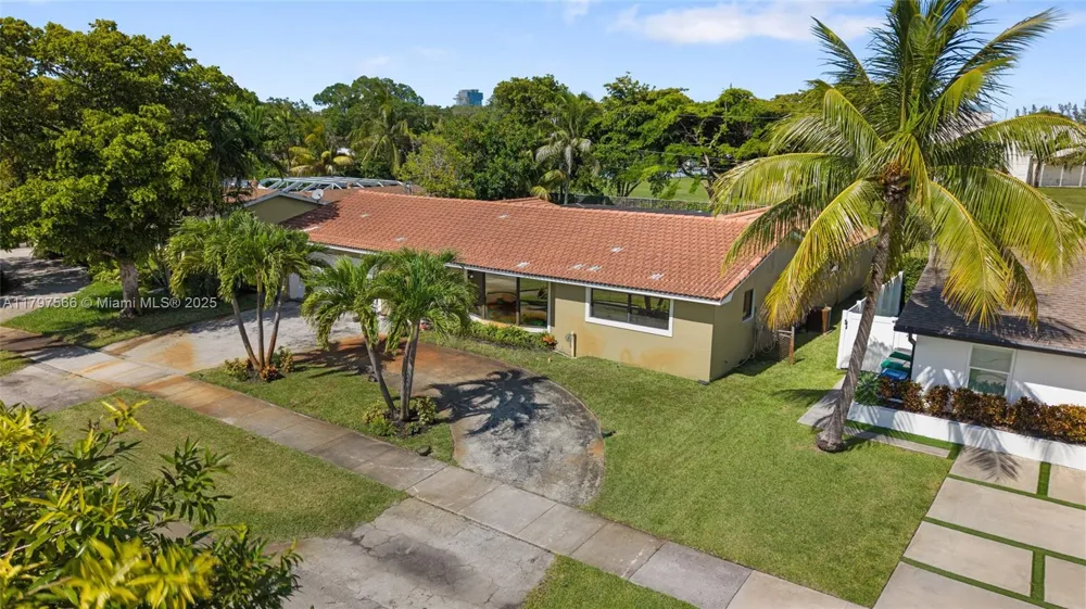 20375 NE 22nd Pl Miami, FL 33180