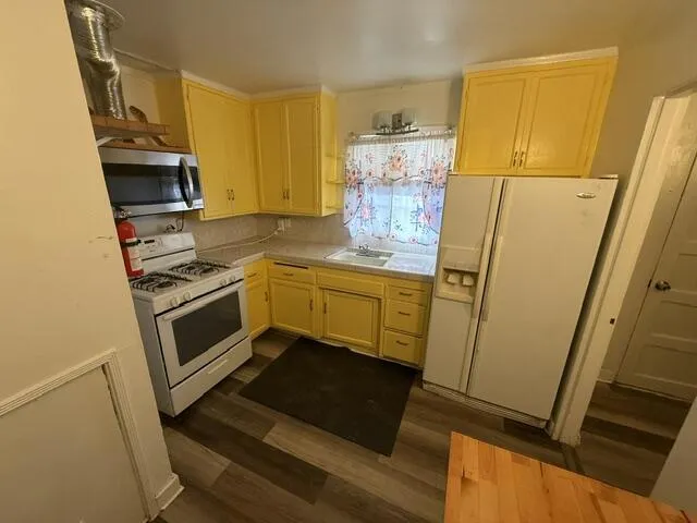 13775 Benton Street Trona, CA 93562