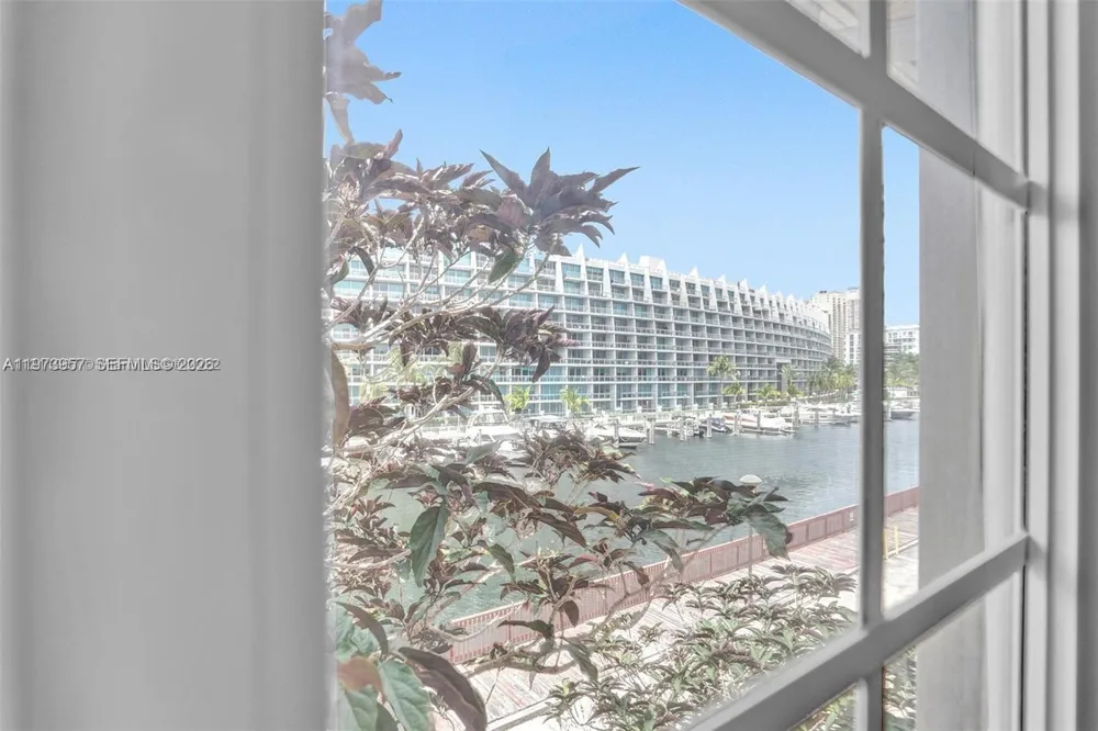 2965 NE 185th St #1513 Aventura, FL 33180