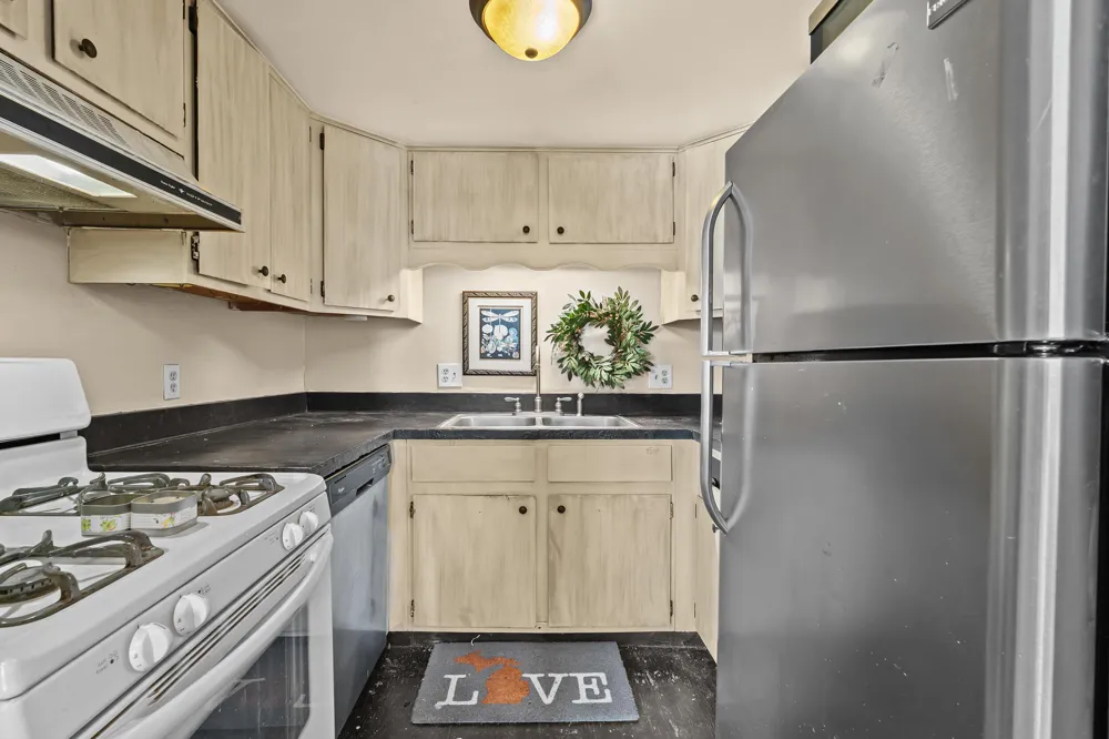 25140 Potomac Drive #3 South Lyon City, MI 48178