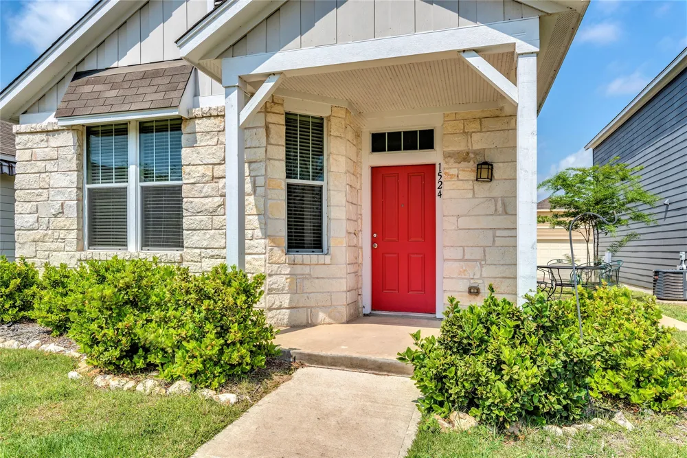 1524 Sanders Kyle, TX 78640