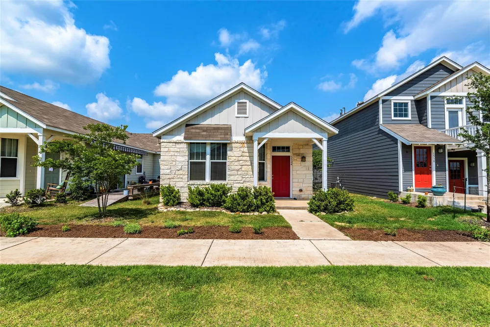 1524 Sanders Kyle, TX 78640