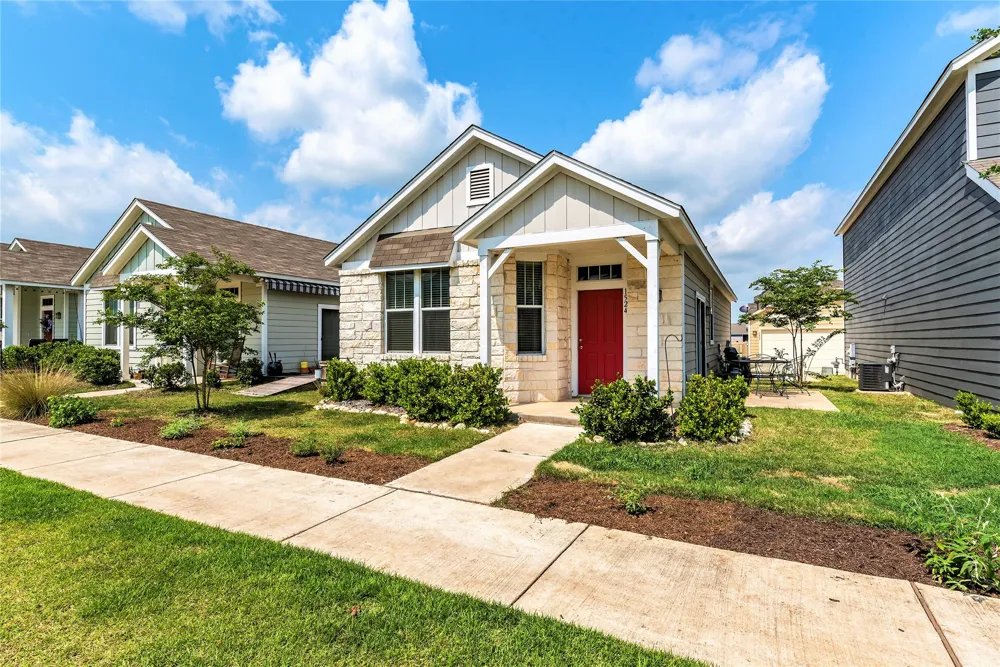 1524 Sanders Kyle, TX 78640