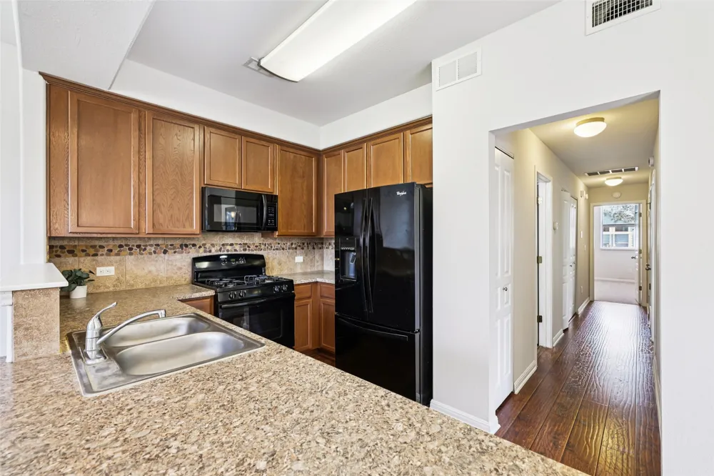 1524 Sanders Kyle, TX 78640