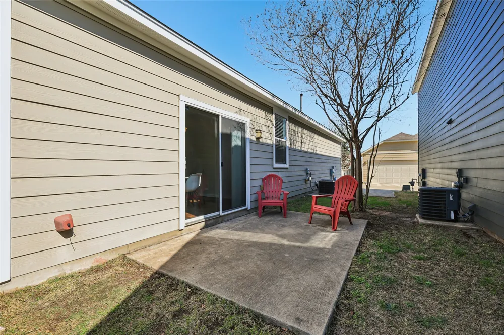 1524 Sanders Kyle, TX 78640