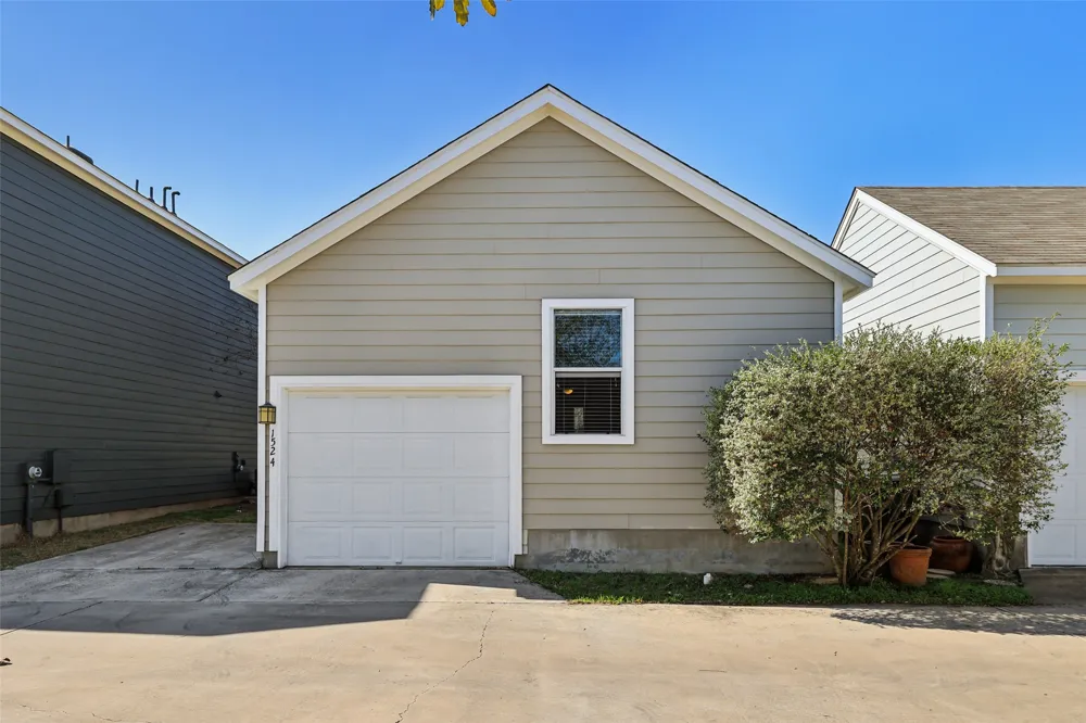 1524 Sanders Kyle, TX 78640