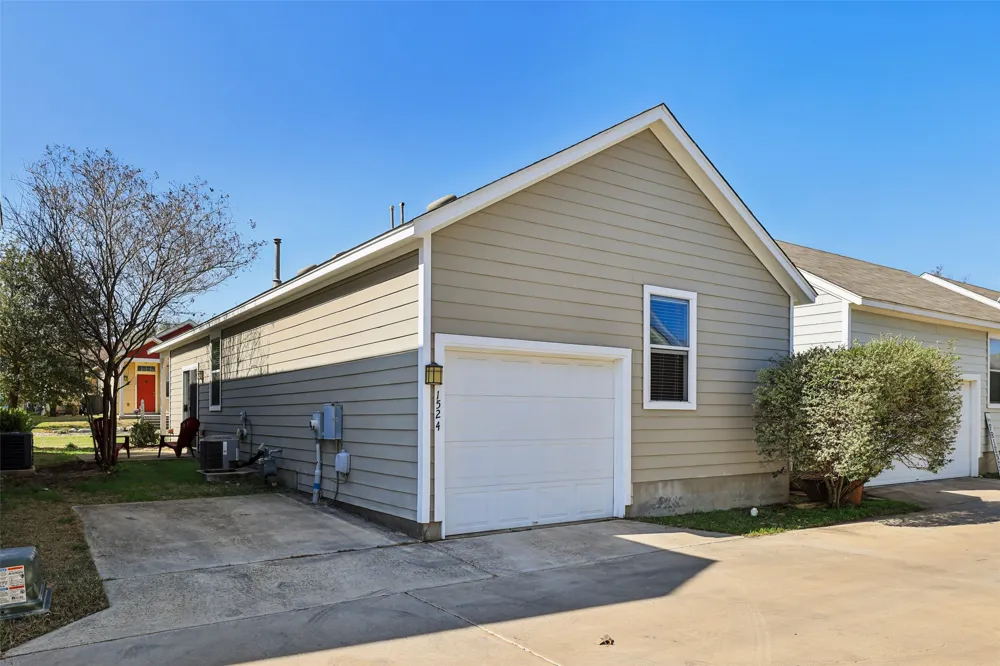 1524 Sanders Kyle, TX 78640