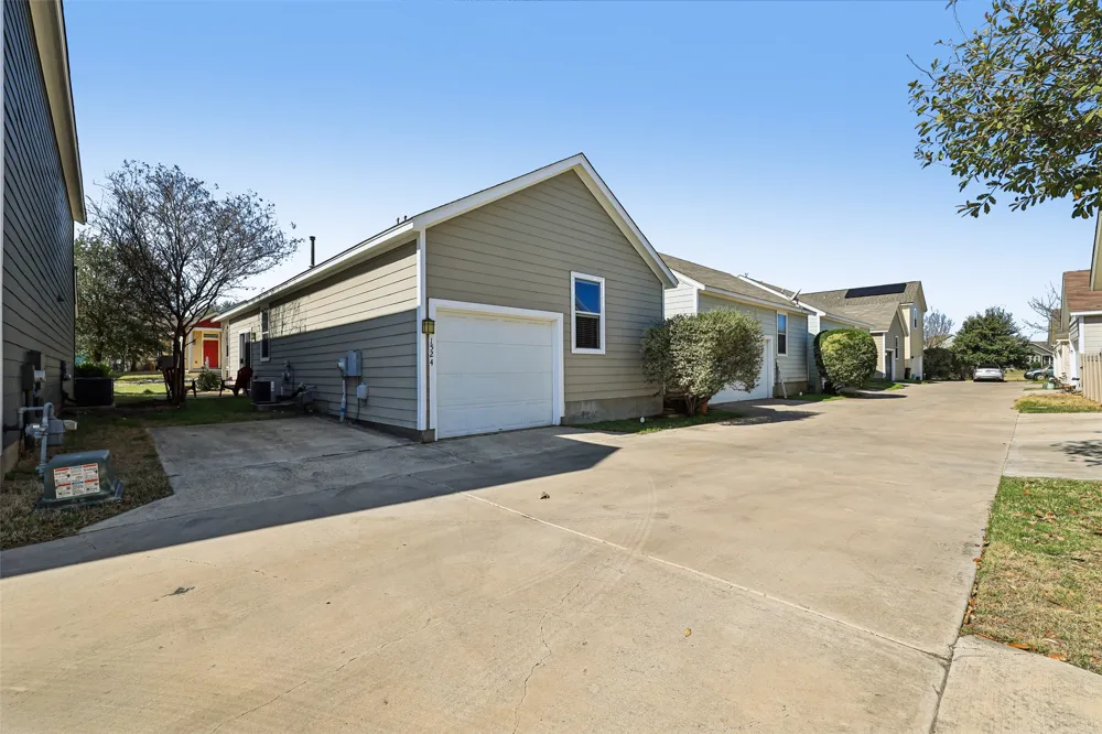 1524 Sanders Kyle, TX 78640