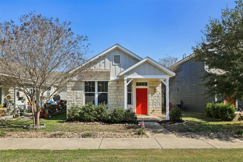 1524 Sanders Kyle, TX 78640