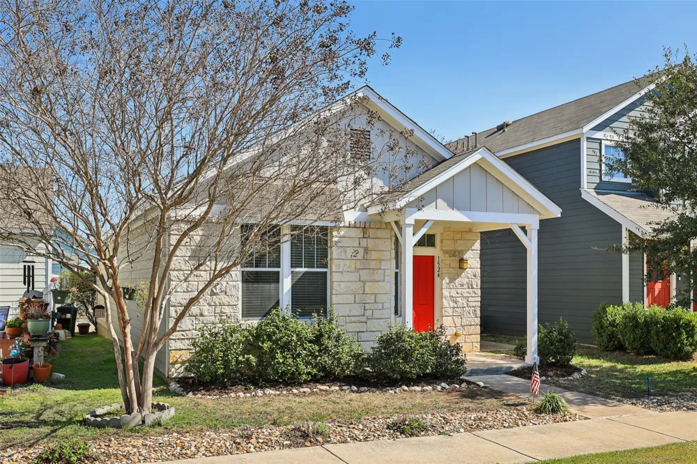 1524 Sanders Kyle, TX 78640