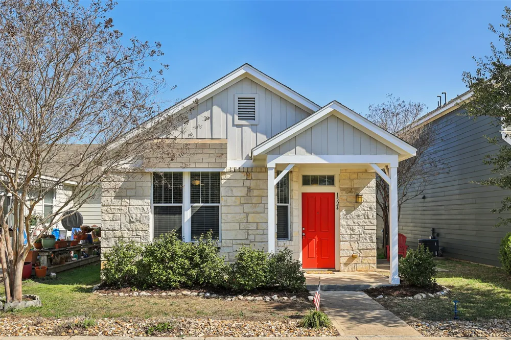 1524 Sanders Kyle, TX 78640