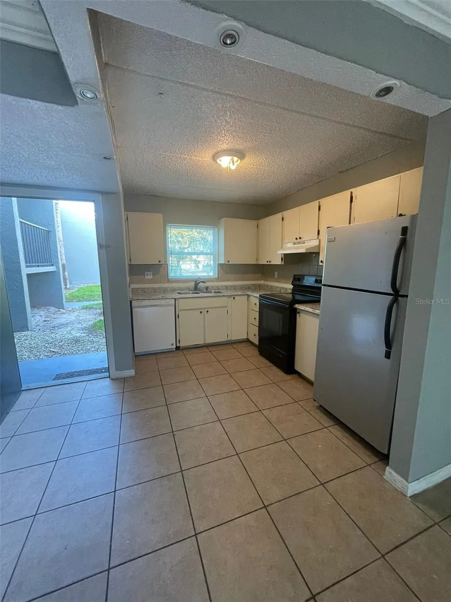 14413 AMERICANA CIRCLE #105 Tampa, FL 33613