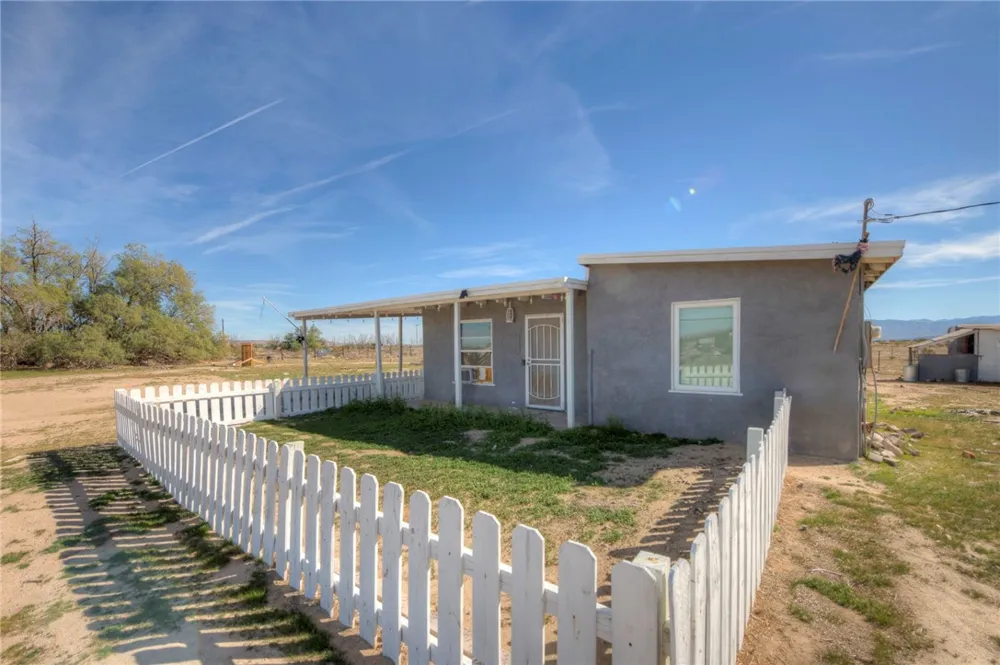 47631 Valley Center Newberry Springs, CA 92365
