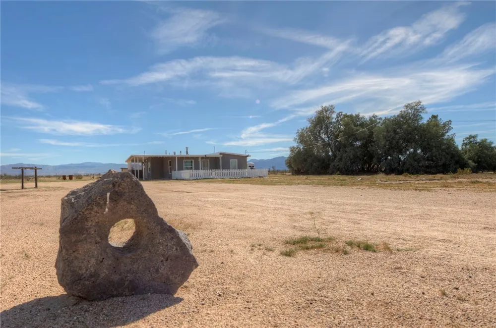 47631 Valley Center Newberry Springs, CA 92365