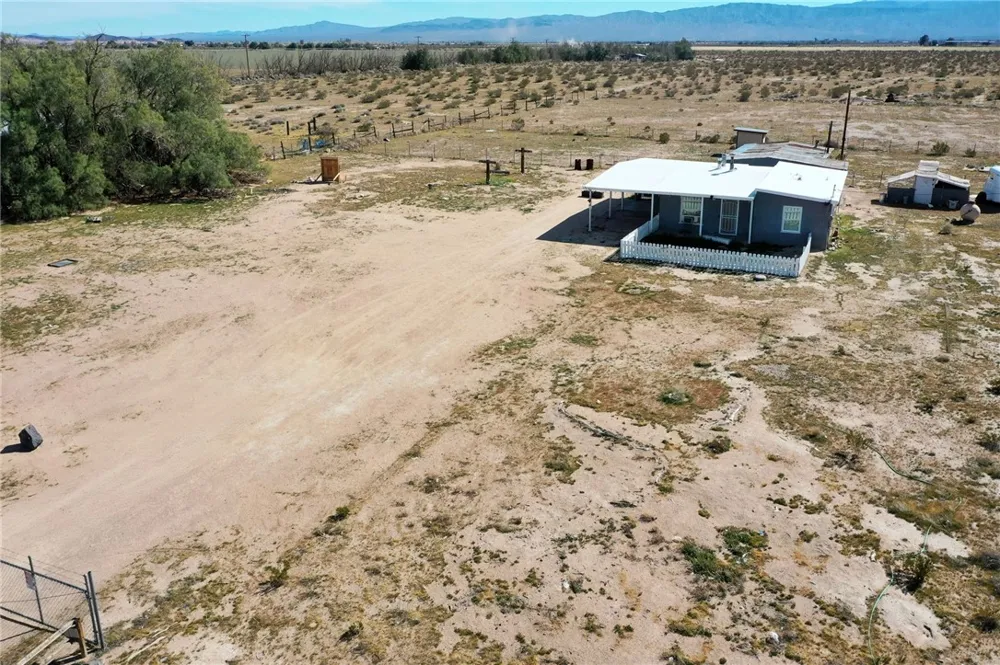 47631 Valley Center Newberry Springs, CA 92365