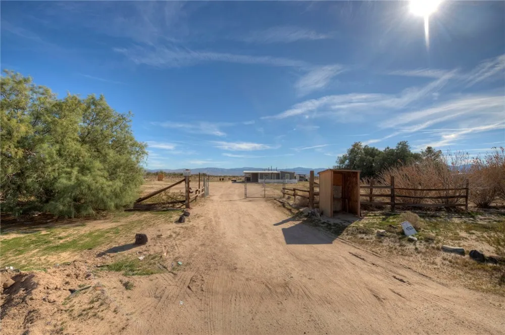 47631 Valley Center Newberry Springs, CA 92365