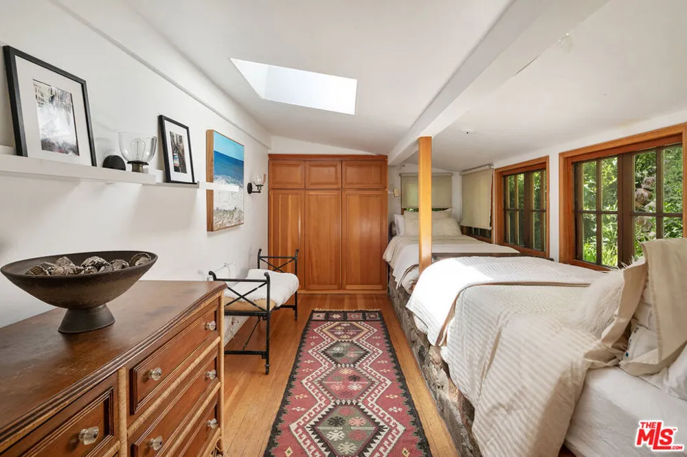 913 FERNWOOD PACIFIC DRIVE Topanga, CA 90290