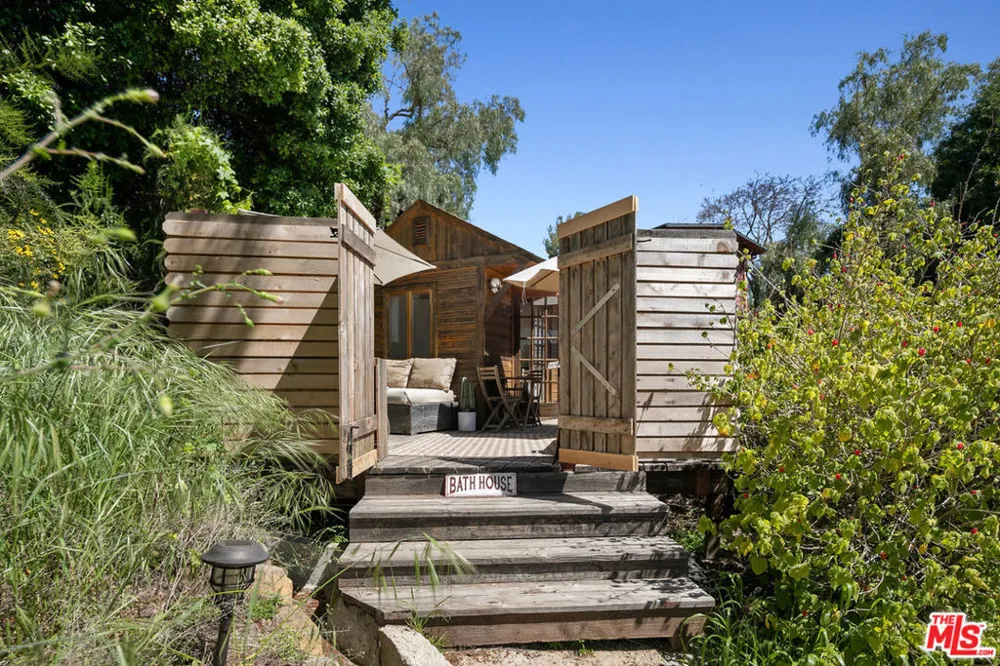 913 FERNWOOD PACIFIC DRIVE Topanga, CA 90290