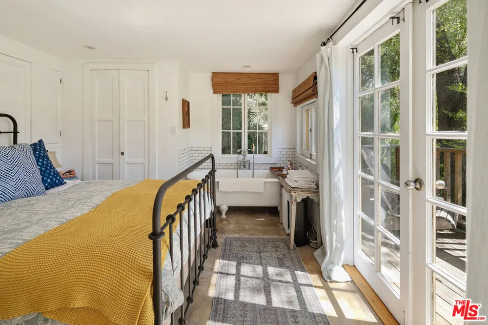 913 FERNWOOD PACIFIC DRIVE Topanga, CA 90290