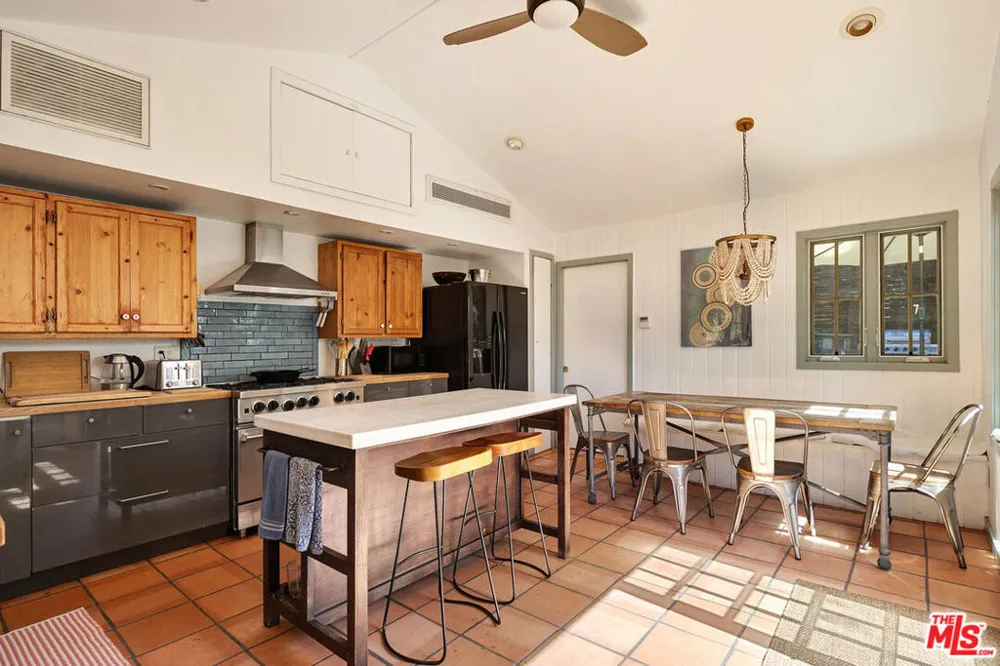 913 FERNWOOD PACIFIC DRIVE Topanga, CA 90290