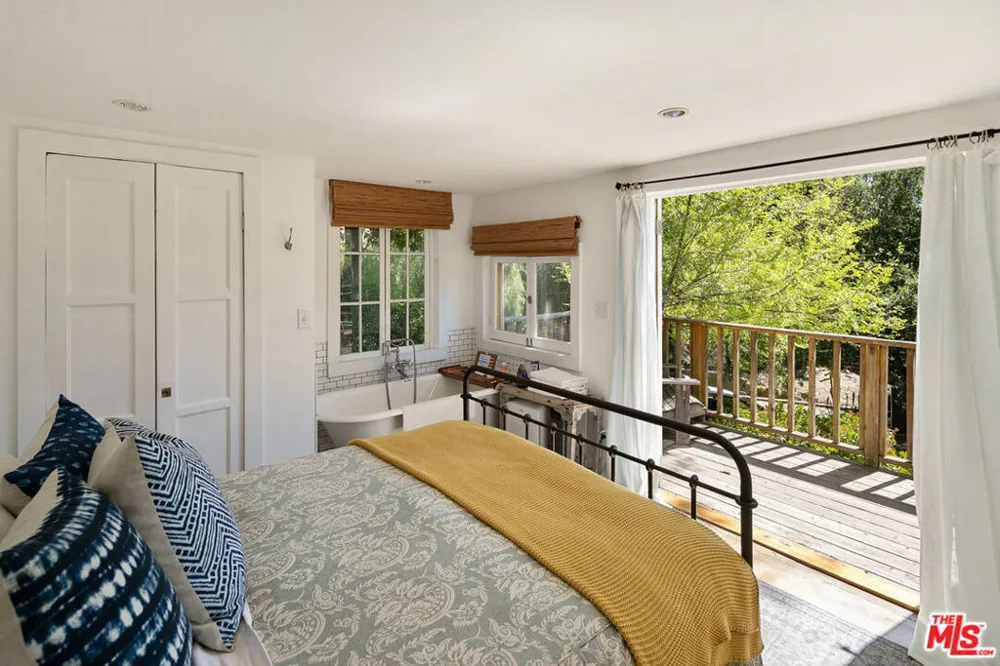 913 FERNWOOD PACIFIC DRIVE Topanga, CA 90290