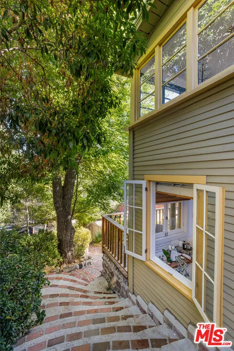 913 FERNWOOD PACIFIC DRIVE Topanga, CA 90290