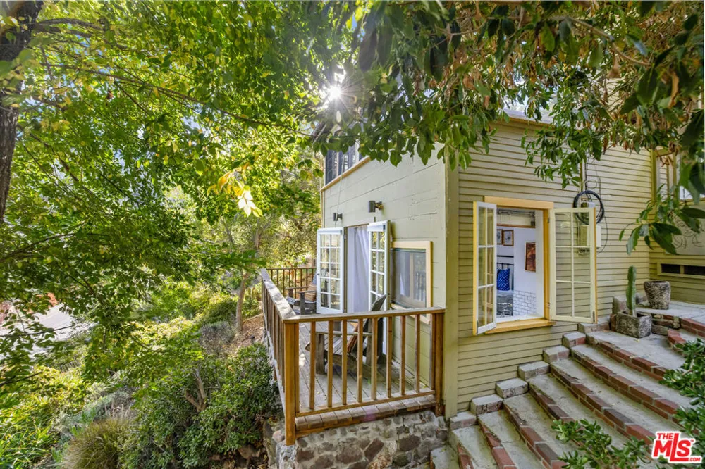 913 FERNWOOD PACIFIC DRIVE Topanga, CA 90290