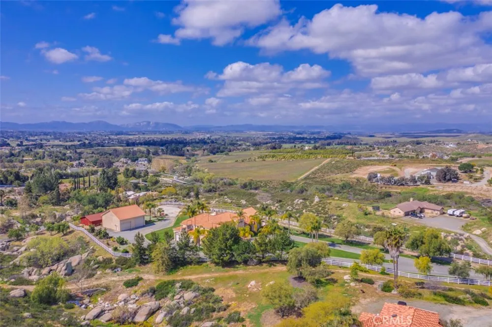 38750 Celita Temecula, CA 92592