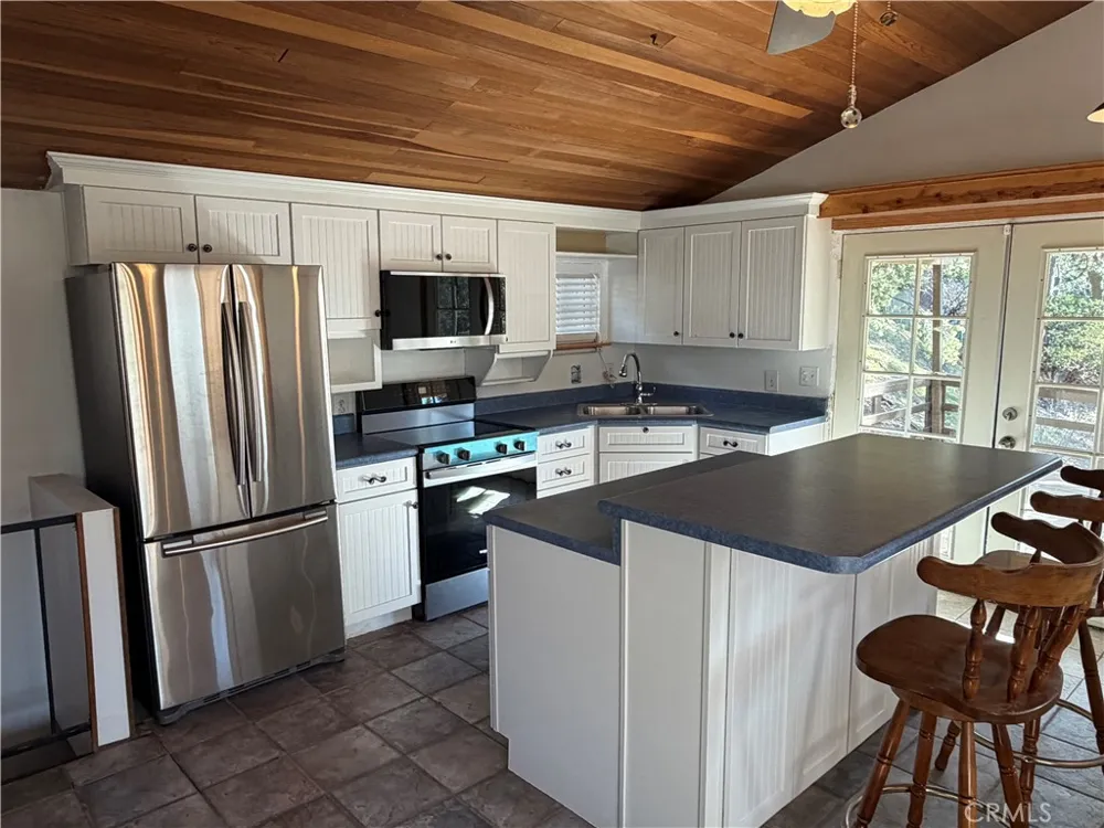 6302 Spruce Angelus Oaks, CA 92305