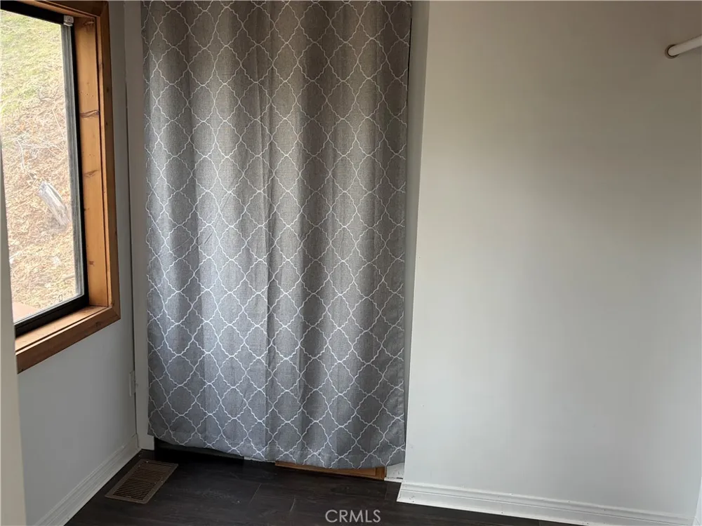 6302 Spruce Angelus Oaks, CA 92305