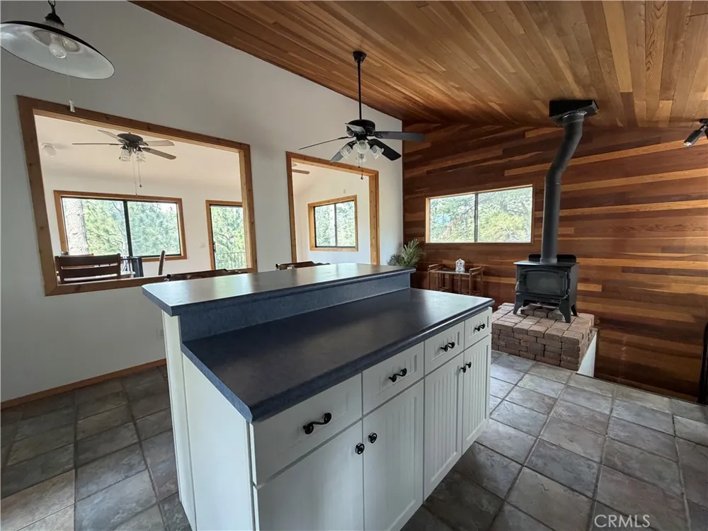 6302 Spruce Angelus Oaks, CA 92305