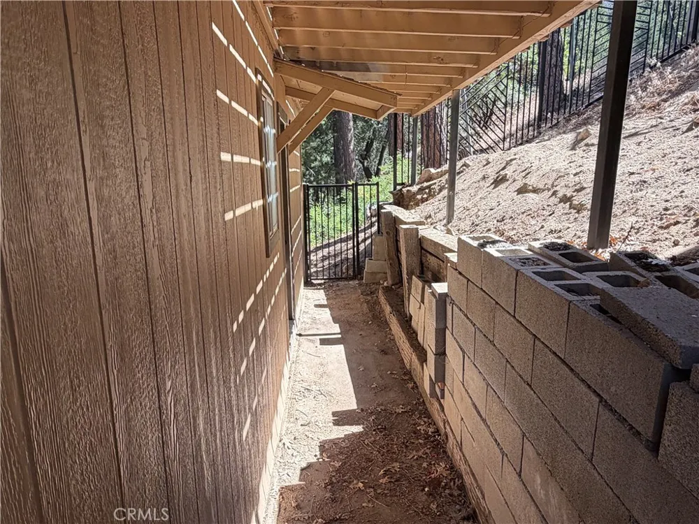 6302 Spruce Angelus Oaks, CA 92305
