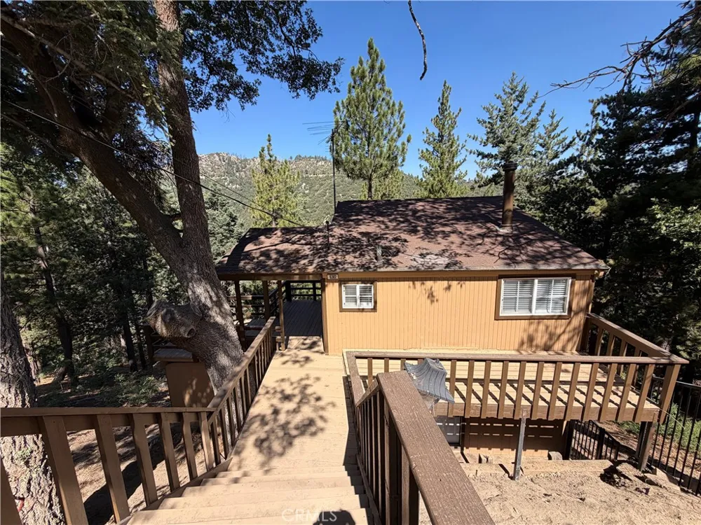 6302 Spruce Angelus Oaks, CA 92305